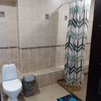 Душ и туалет в двухкомнатный улучшенный люкс