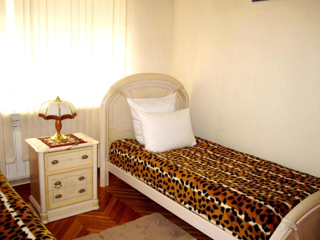 Двухместный (Улучшенный двухместный номер с 2 отдельными кроватями) мини-гостиницы Динамо, Волгоград