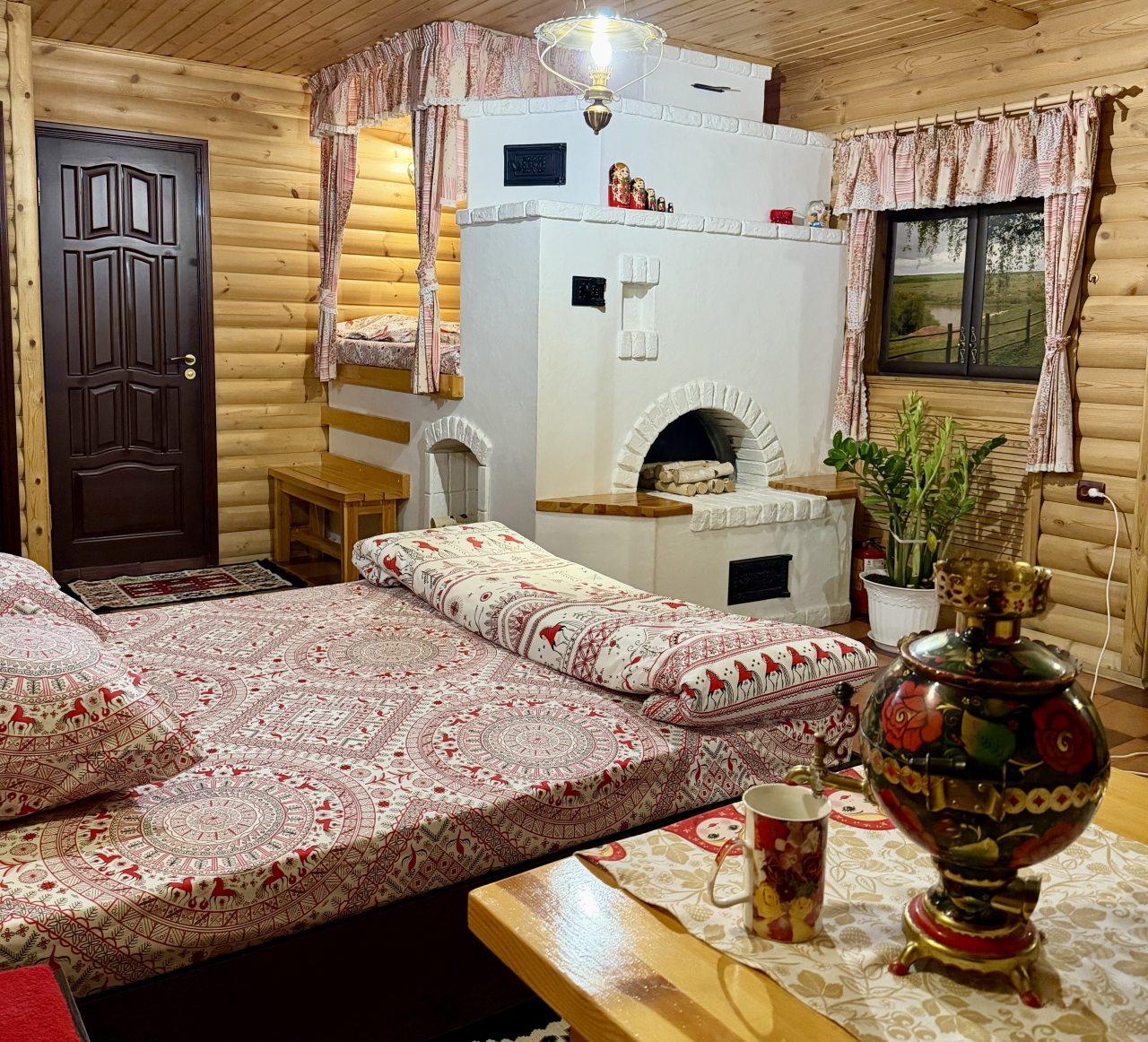 Уникальный номер в русском стиле для 4 человек.