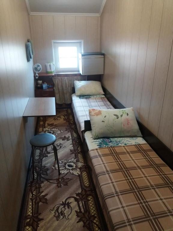 Двухместный (Бюджетный двухместный номер с 2 отдельными кроватями) гостевого дома На Южно-Сибирской 19, Волгоград
