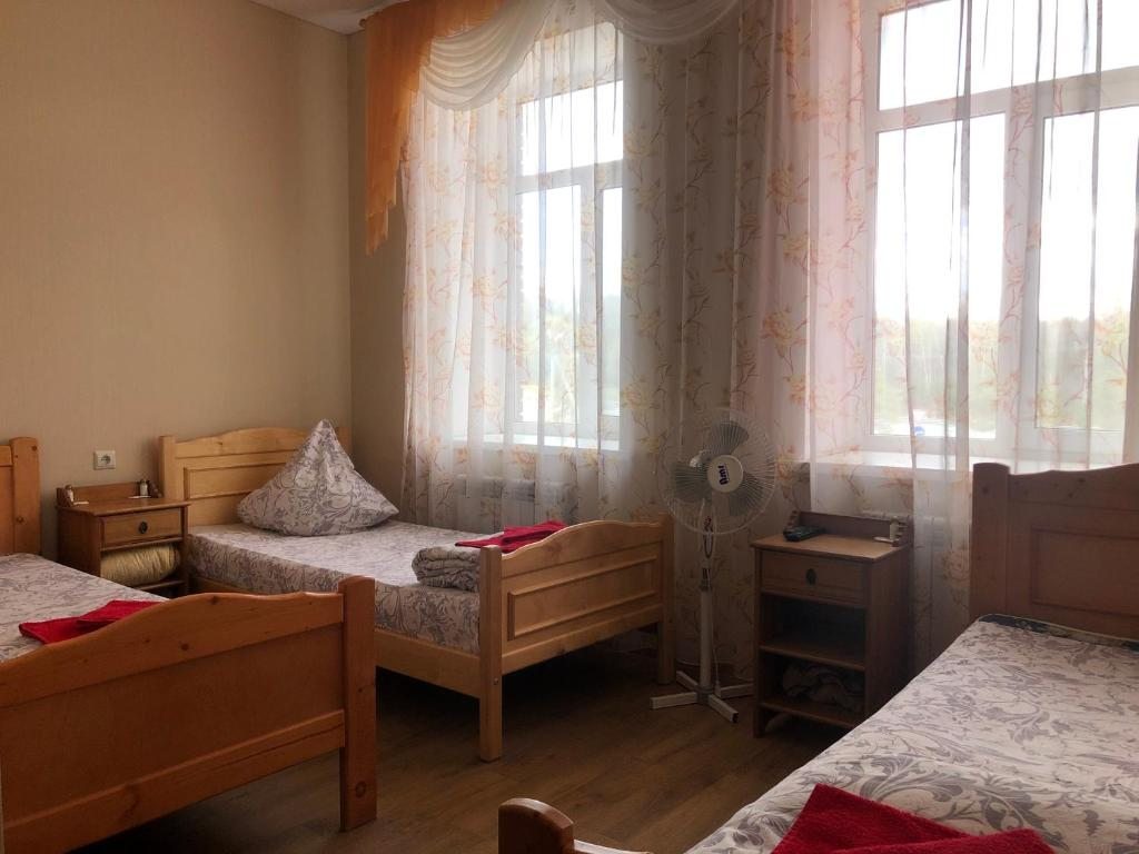 Трехместный (Трехместный номер с собственной ванной комнатой) отеля Чибис, Казань