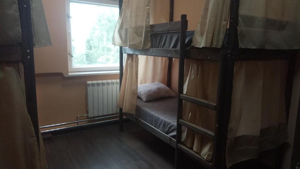 Номер (Спальное место на двухъярусной кровати в общем номере для мужчин и женщин) хостела В Дубне, Дубна, Московская область