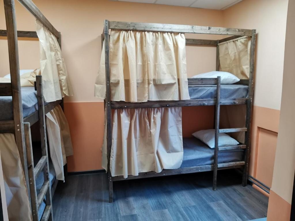 Номер (Спальное место на двухъярусной кровати в общем номере для мужчин и женщин) хостела В Дубне, Дубна, Московская область