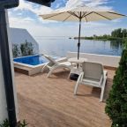 Бунгало (Бунгало с джакузи и видом на залив), Отель Пристань