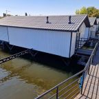 Бунгало (На воде с сауной, террасой и бассейном, вместимость 2+2), Отель Пристань