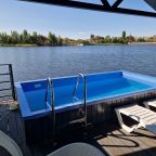 Бунгало (На воде с бассейном и террасой, вместимость 2+4), Отель Пристань