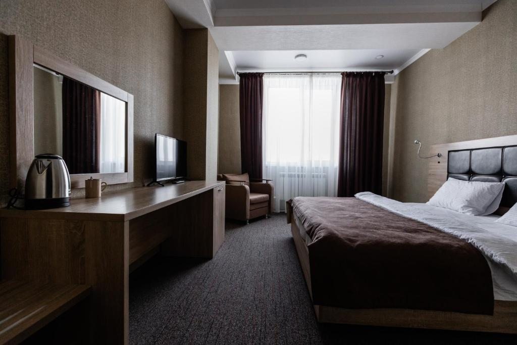 Двухместный (Большой двухместный номер с 1 кроватью) отеля Гранд Отель, Невинномысск