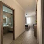 Двухместный (Улучшенный двухместный номер с 1 кроватью), Downtown Suites Yerevan