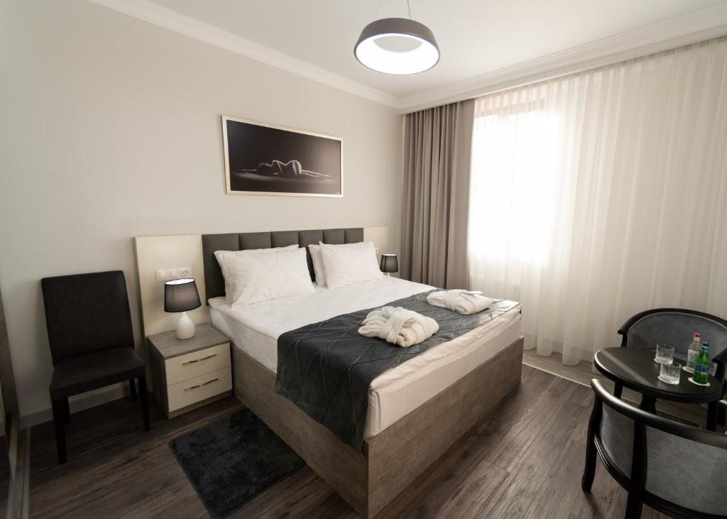 Двухместный (Улучшенный двухместный номер с 1 кроватью), Downtown Suites Yerevan