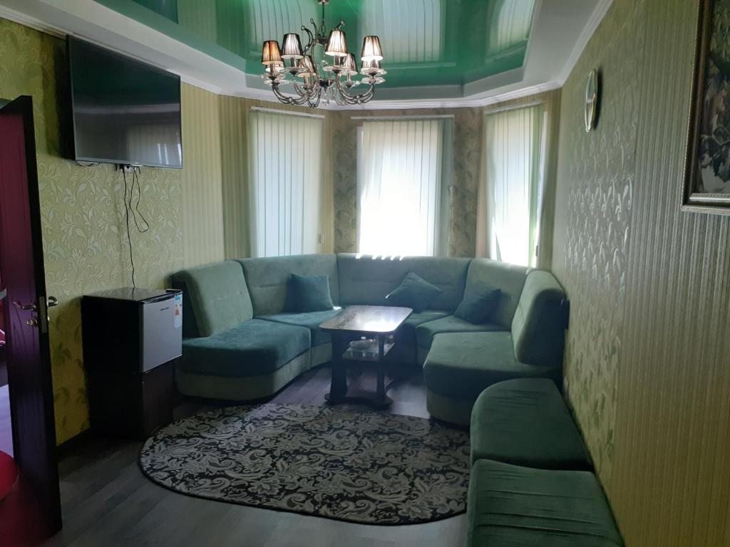 Сьюит (Люкс с 1 спальней) отеля Золотои лев, Новокузнецк