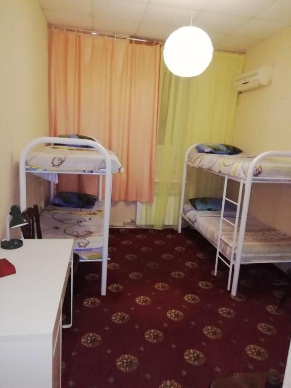Номер (Кровать в общем 4-местном номере для мужчин и женщин) отеля Нептун, Новороссийск