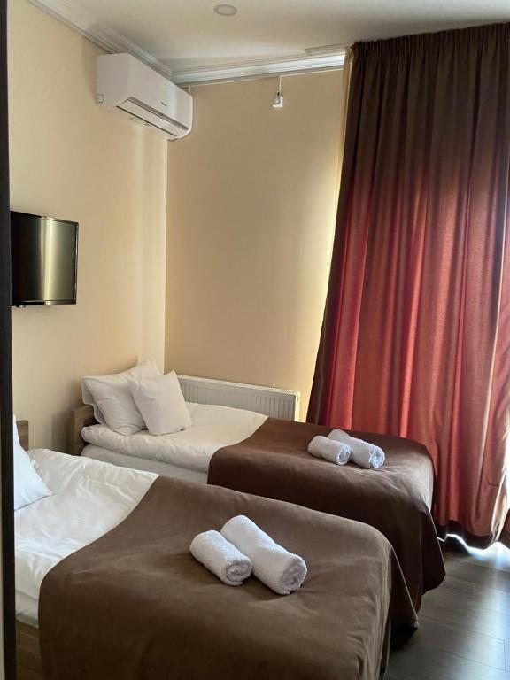 Трехместный (Трехместный номер с основными удобствами) отеля Vineyard Hotel & Winery, Напареули