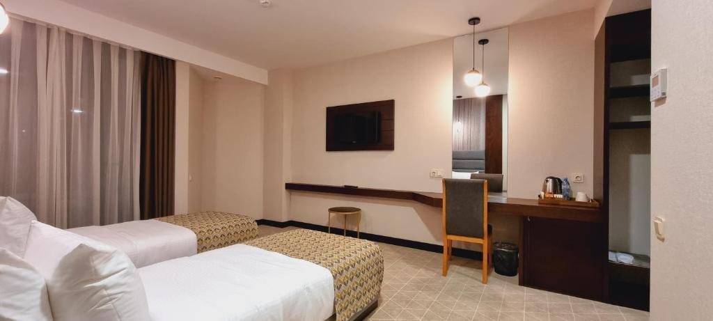 Двухместный (Стандартный двухместный номер с 2 отдельными кроватями) отеля Hotel Elegance, Батуми