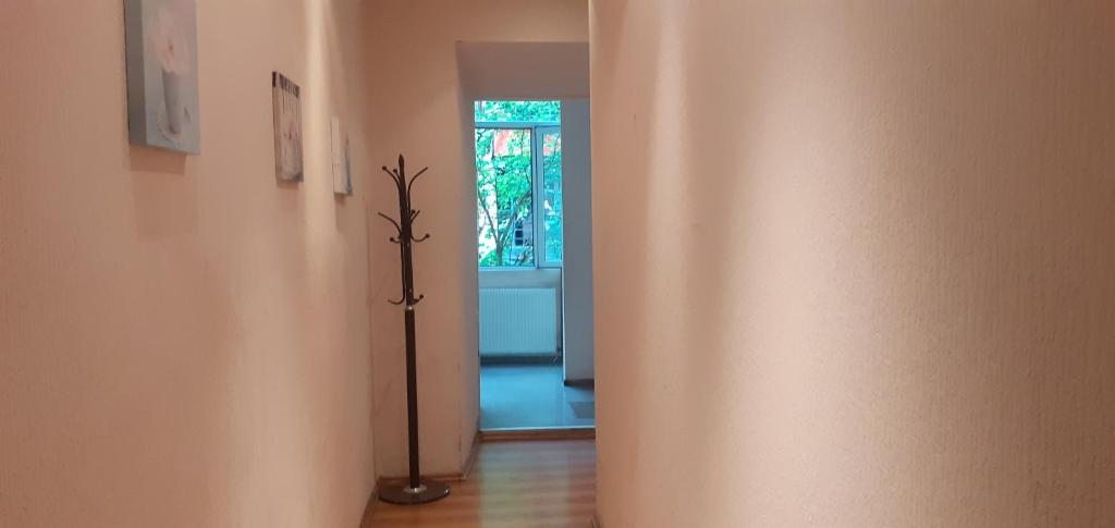 Двухместный (Бюджетный двухместный номер с 2 отдельными кроватями) хостела Hostel & rooms at Rustaveli 26, Тбилиси