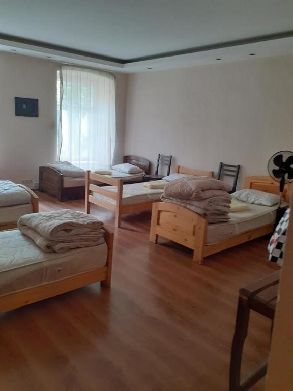 Номер (Кровать в общем номере для мужчин) хостела Hostel & rooms at Rustaveli 26, Тбилиси