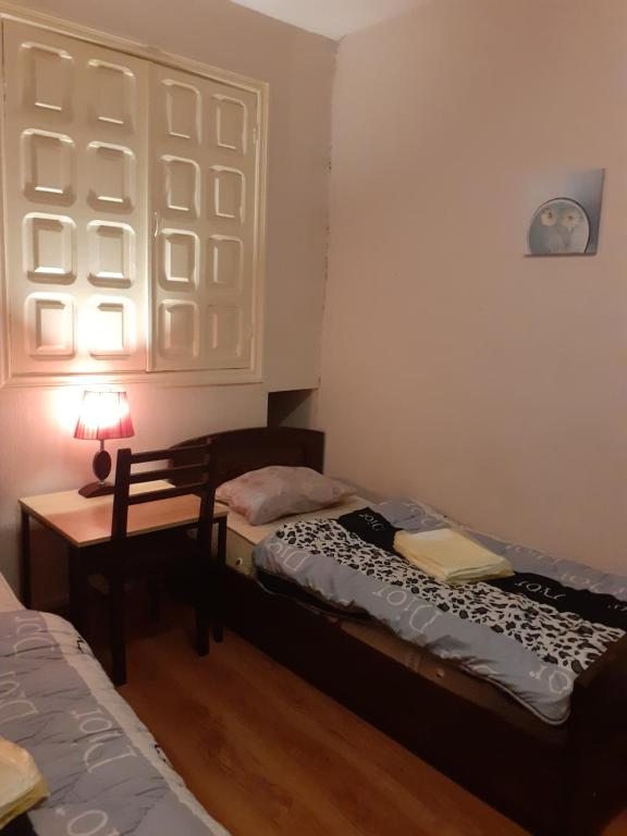 Номер (Кровать в общем номере для женщин с 4 кроватями) хостела Hostel & rooms at Rustaveli 26, Тбилиси