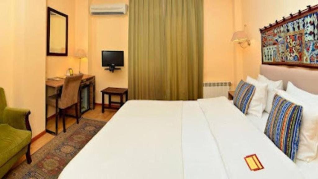 Двухместный (Улучшенный номер с кроватью размера «king-size») отеля Abarco Hotel, Тбилиси