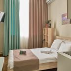 Полутороспальная кровать.
Кухня с необходимым набором посуды