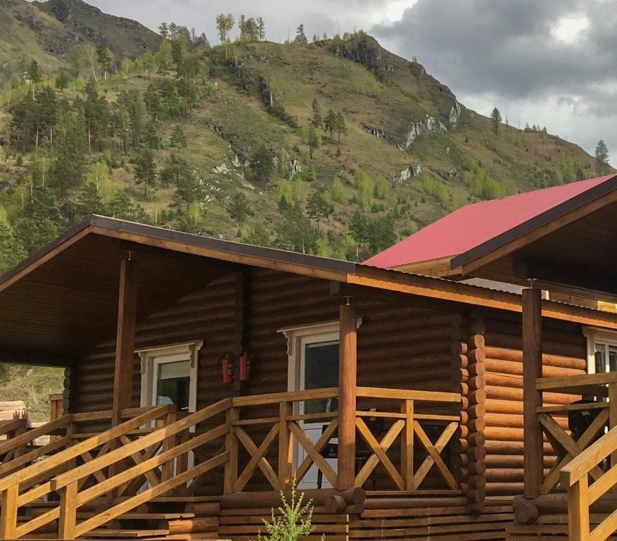 Горный алтай базы отдыха шале. Altay Chalet Чемал. Чемал усадьба Чемалка. Шале Нахот горный Алтай.