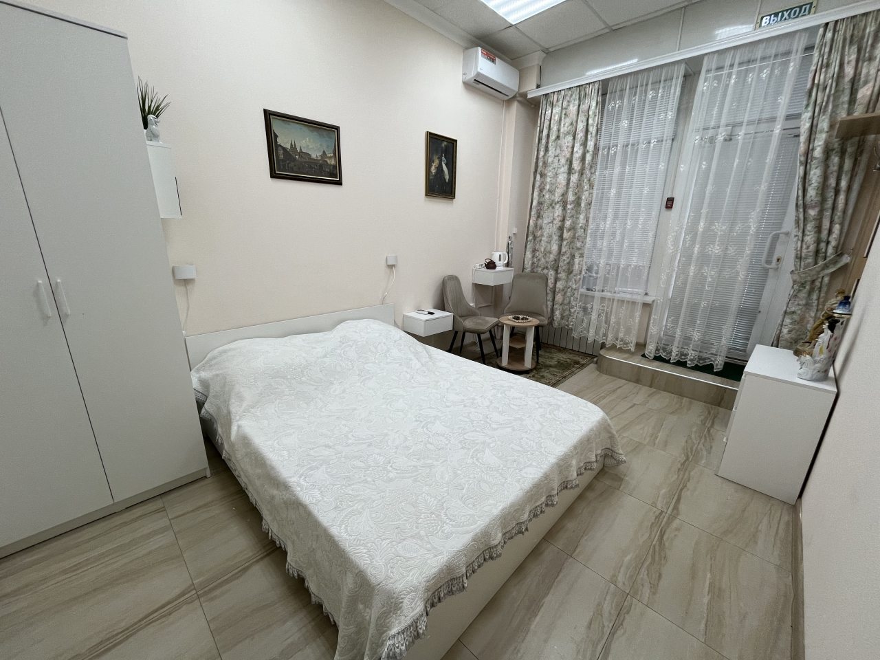 Апартаменты (Лофт на Бродвейе), Арт-отель Круиз