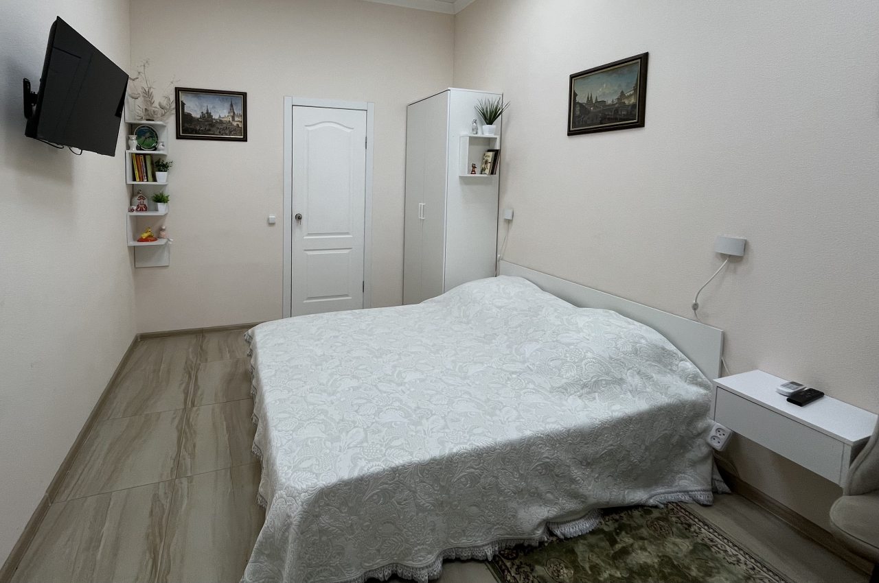 Апартаменты (Лофт на Бродвейе), Арт-отель Круиз