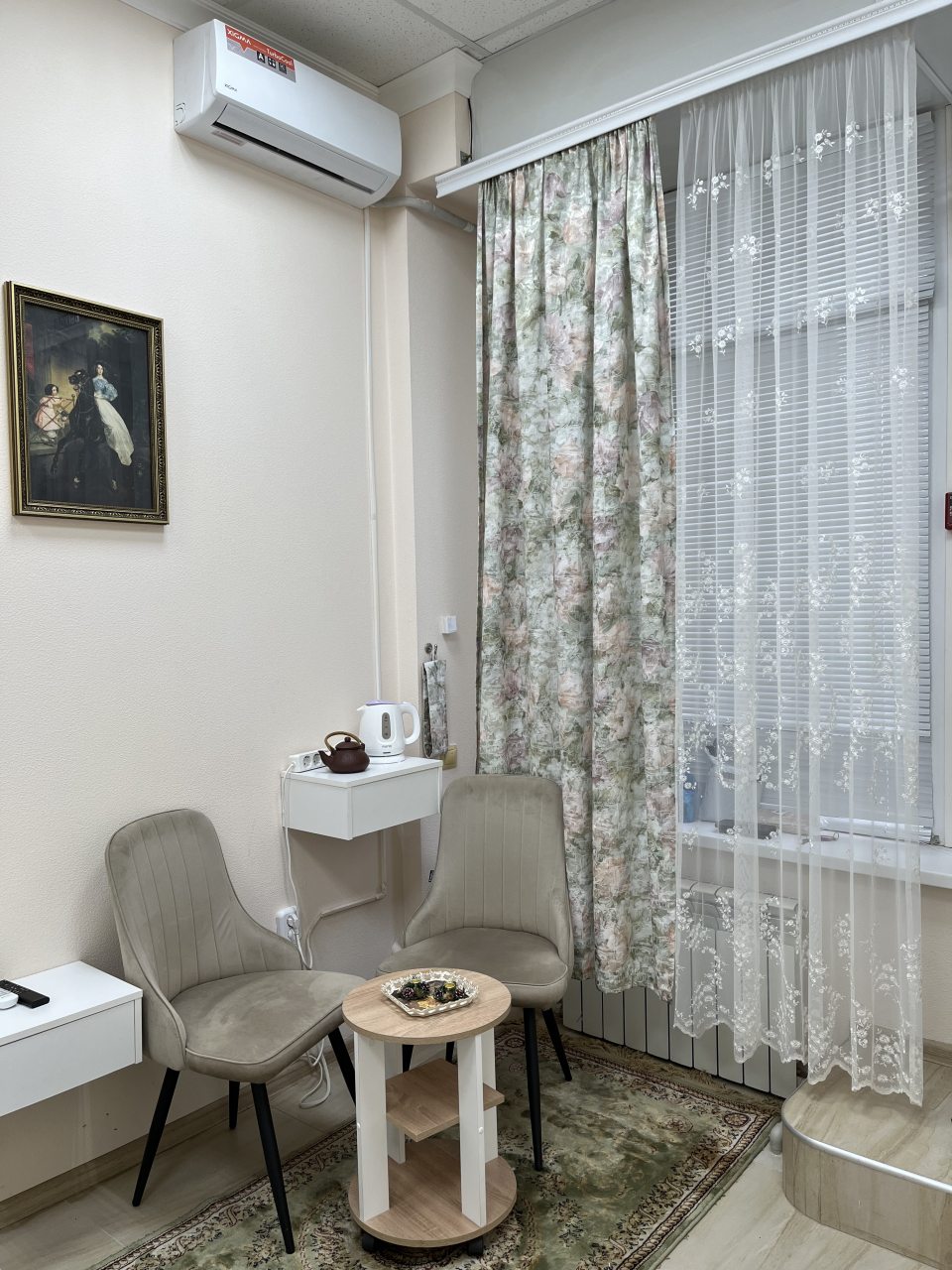 Апартаменты (Лофт на Бродвейе), Арт-отель Круиз
