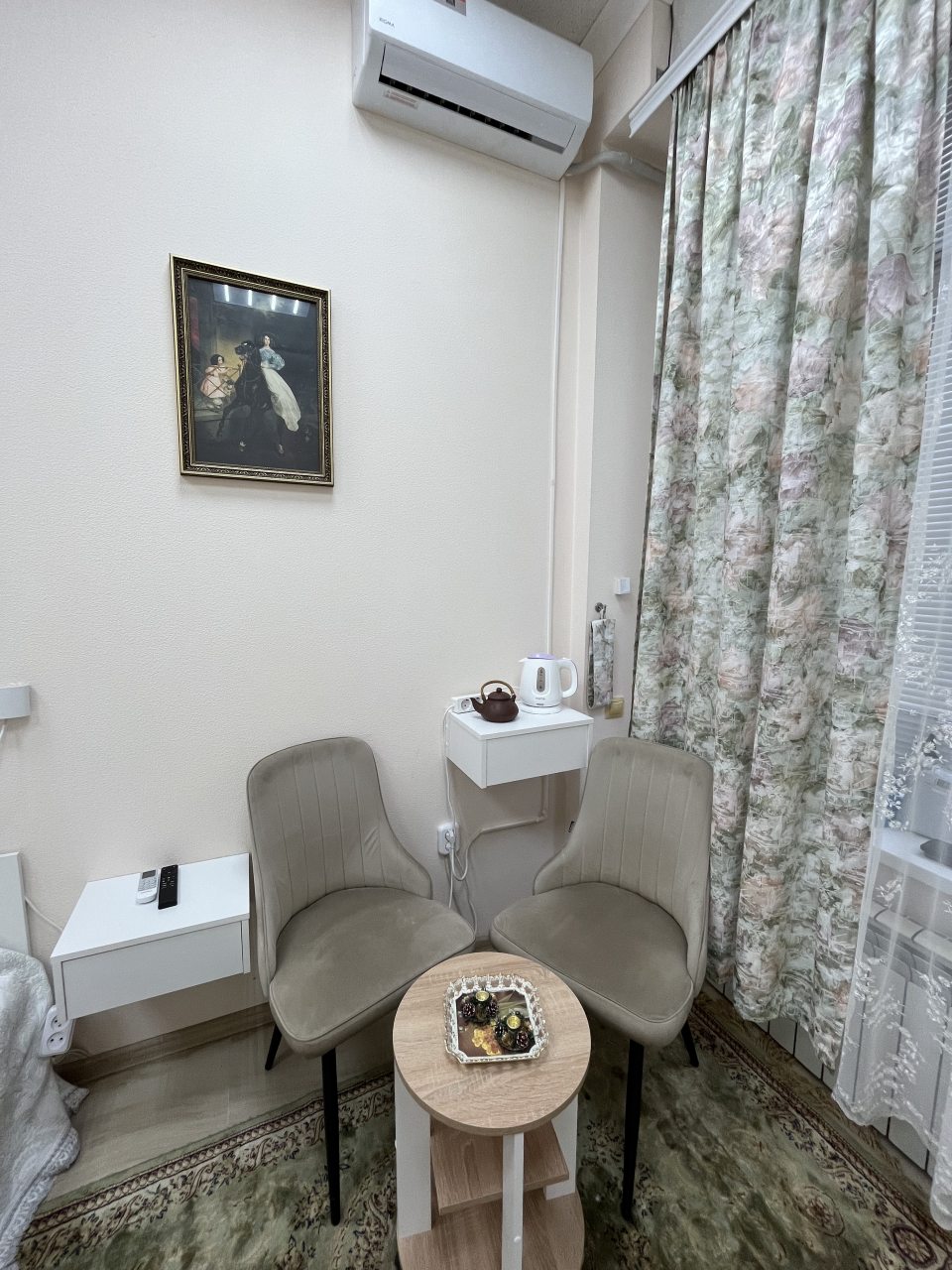 Апартаменты (Лофт на Бродвейе), Арт-отель Круиз