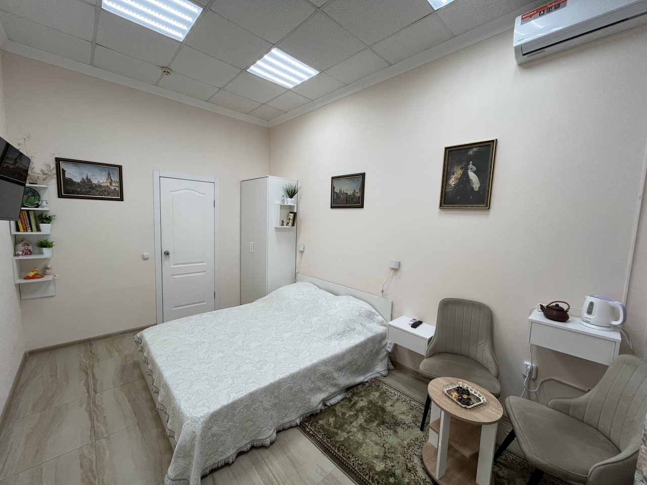 Апартаменты (Лофт на Бродвейе), Арт-отель Круиз