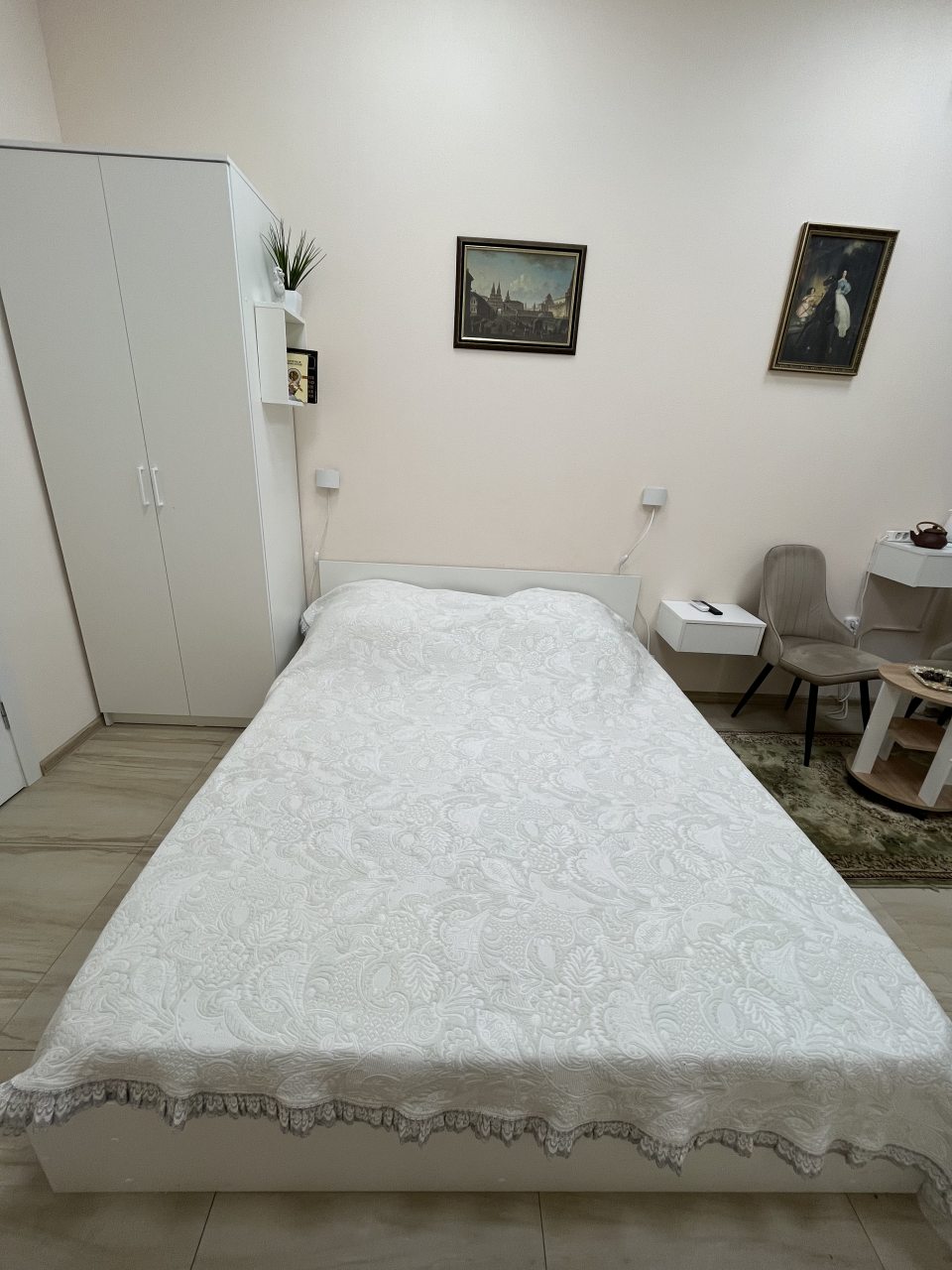 Апартаменты (Лофт на Бродвейе), Арт-отель Круиз