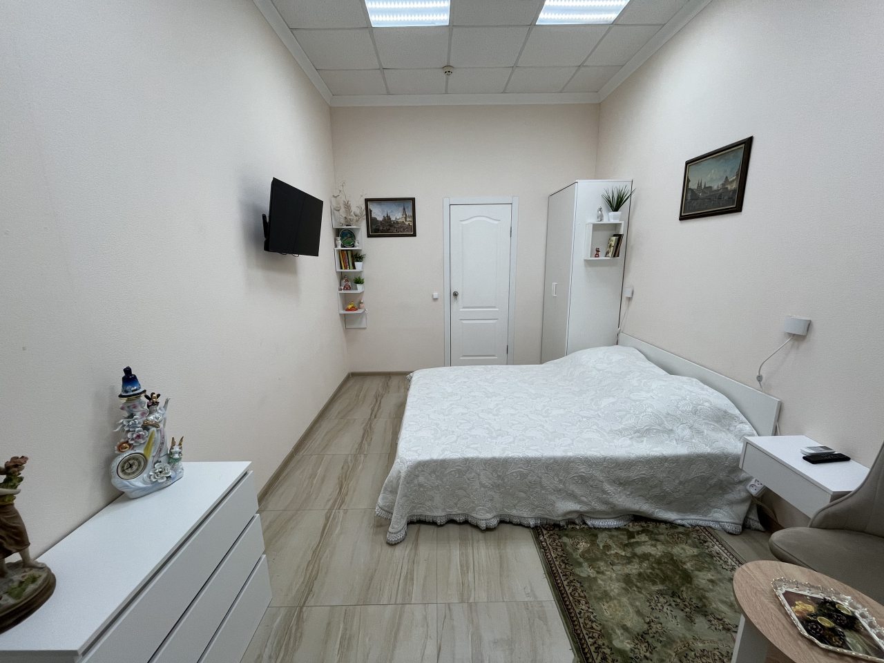 Апартаменты (Лофт на Бродвейе), Арт-отель Круиз