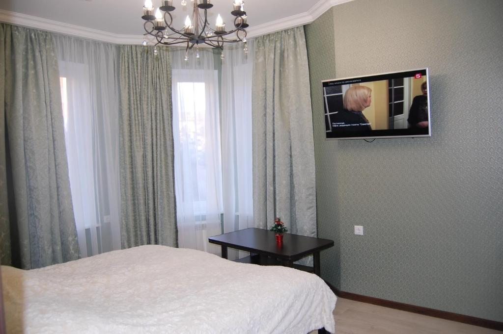 Двухместный (Стандартный номер с кроватью размера «king-size») отеля Hotel Kristall, Кисловодск