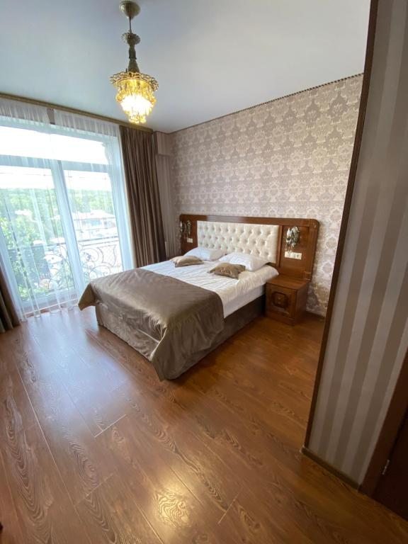 Двухместный (Двухместный номер Делюкс с 1 кроватью или 2 отдельными кроватями, вид на город) апартамента Ессентуки