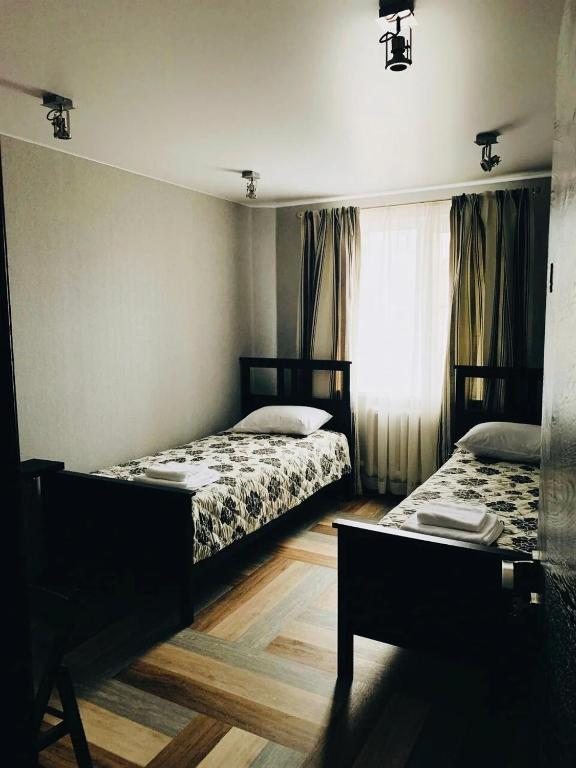 Двухместный (Бюджетный двухместный номер с 2 отдельными кроватями) гостевого дома Коттедж на Набережной, Белокуриха