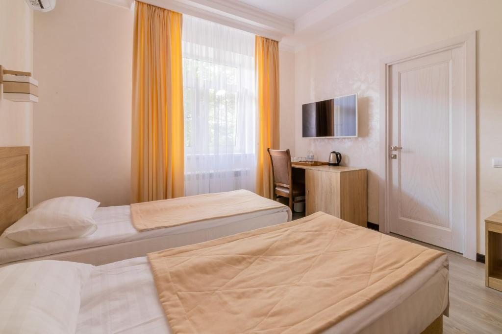 Двухместный (№3 Стандартный двухместный номер с 2 отдельными кроватями) гостевого дома М, Кисловодск