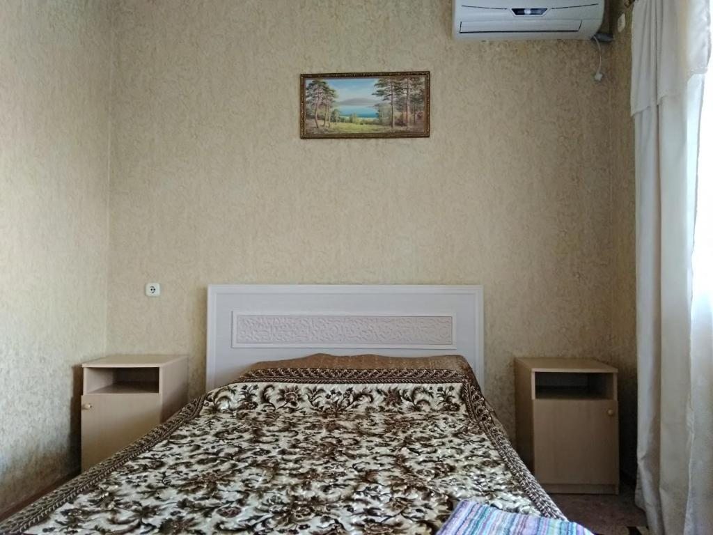 Трехместный (Трехместный номер с террасой) гостевого дома Лукоморье, Архипо-Осиповка