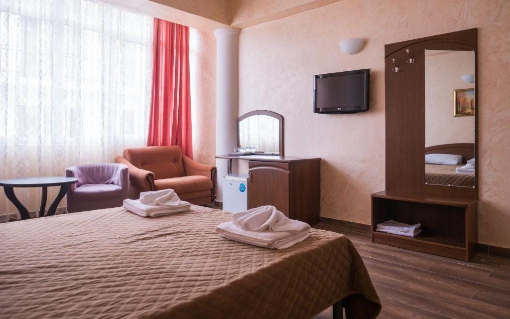 Двухместный (Большой двухместный номер с 1 кроватью) гостиницы Семирамида, Архипо-Осиповка