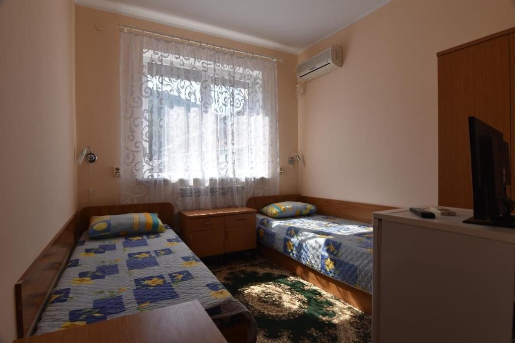 Двухместный (Стандартный двухместный номер с 2 отдельными кроватями) гостевого дома уЮТ гостевой дом, Архипо-Осиповка