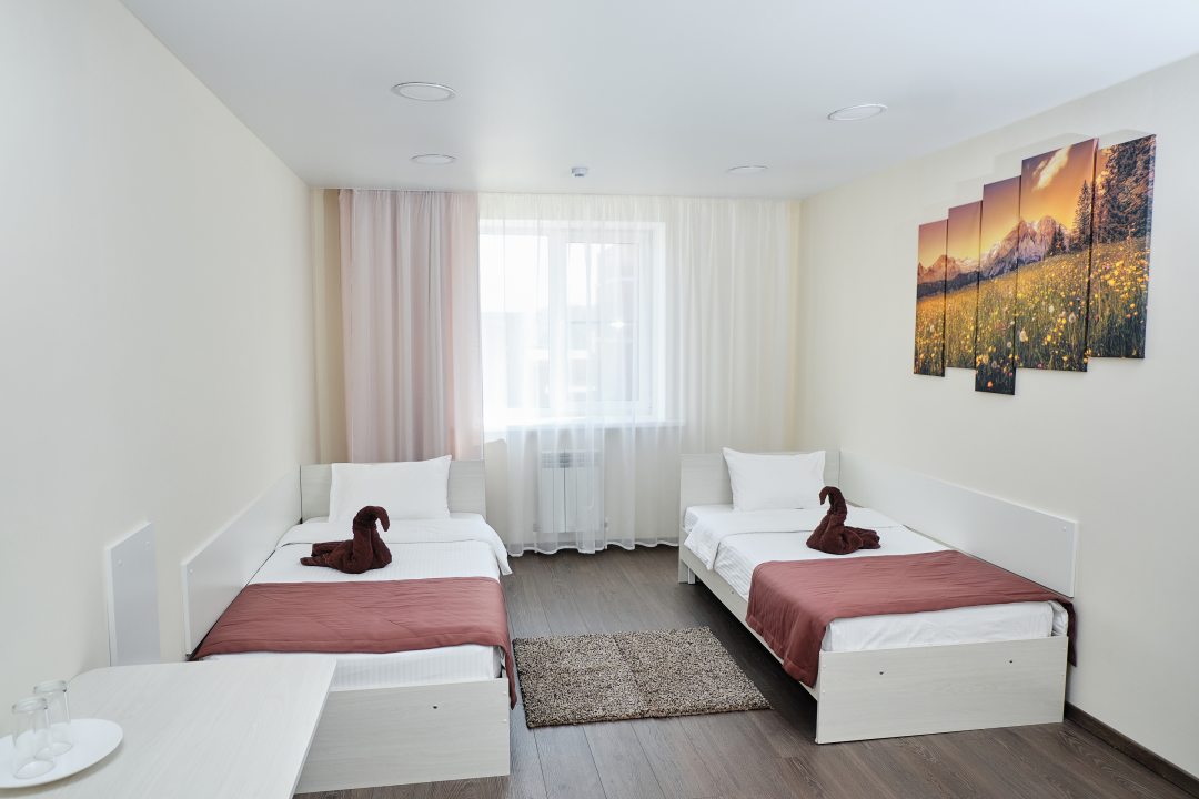 Двухместный (Двухместный номер с 2 отдельными кроватями и ванной) гостиницы На прудах, Барнаул