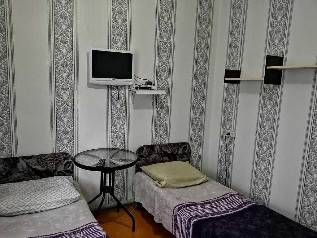 Трехместный (Трехместный номер с общей ванной комнатой) гостевого дома Guest Rooms Arshan Centre, Аршан