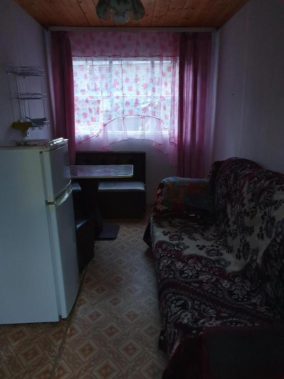 Двухместный (Стандартный номер с 2 односпальными кроватями и диваном) гостевого дома Домики на Аршане