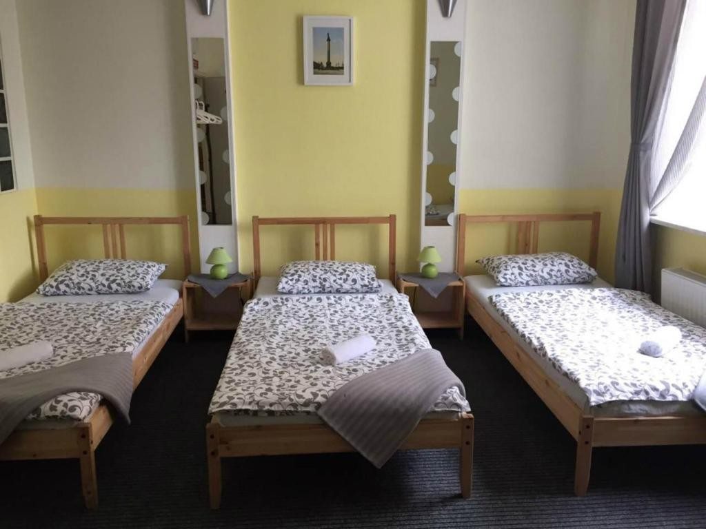 Четырехместный Женский (Кровать в общем номере для женщин с 4 кроватями) хостела LikeHome, Санкт-Петербург