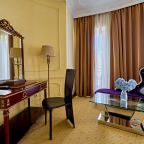 De Luxe (С двуспальной кроватью с балконом), Бутик-Отель The Rooms Boutique Hotel