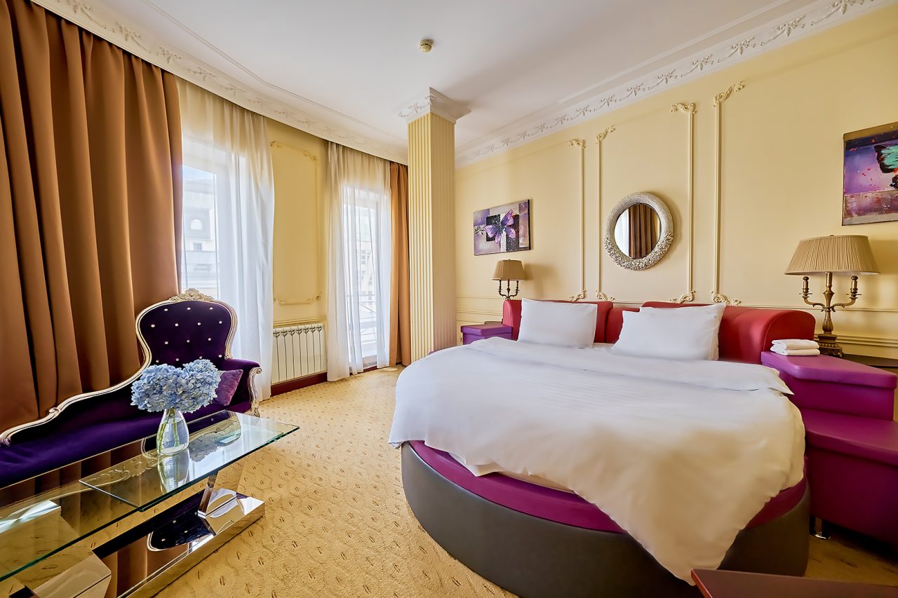 De Luxe (С двуспальной кроватью с балконом), Бутик-Отель The Rooms Boutique Hotel