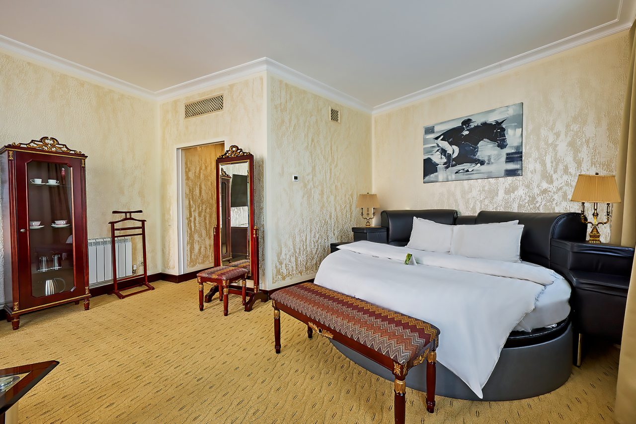 De Luxe (С двуспальной кроватью с балконом), Бутик-Отель The Rooms Boutique Hotel