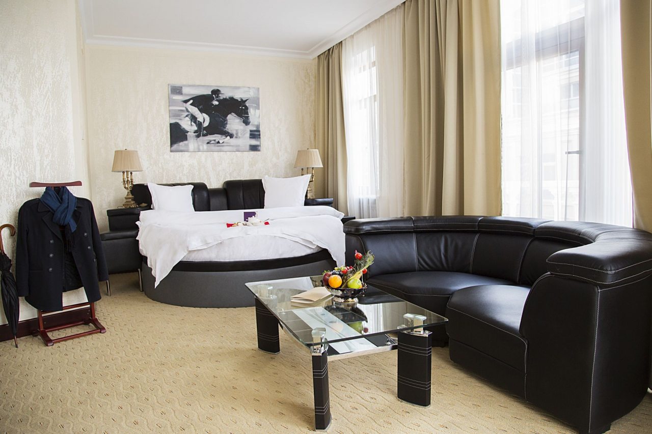 De Luxe (С двуспальной кроватью с балконом), Бутик-Отель The Rooms Boutique Hotel