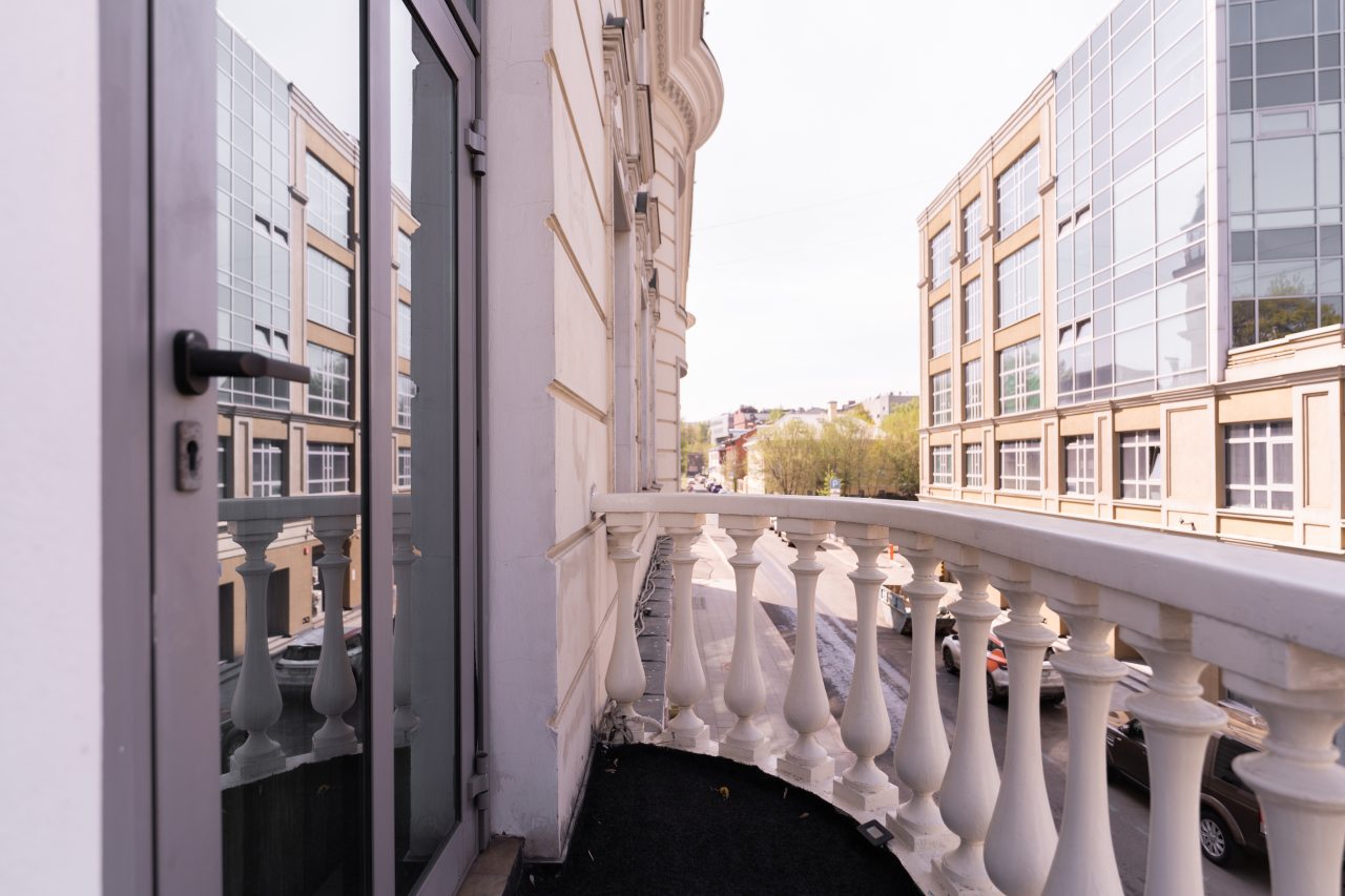 De Luxe (С двуспальной кроватью с балконом), Бутик-Отель The Rooms Boutique Hotel