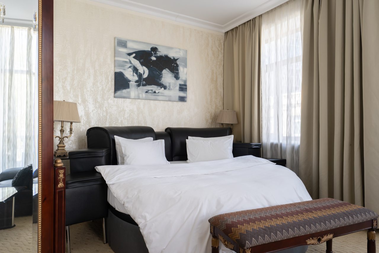 De Luxe (С двуспальной кроватью с балконом), Бутик-Отель The Rooms Boutique Hotel