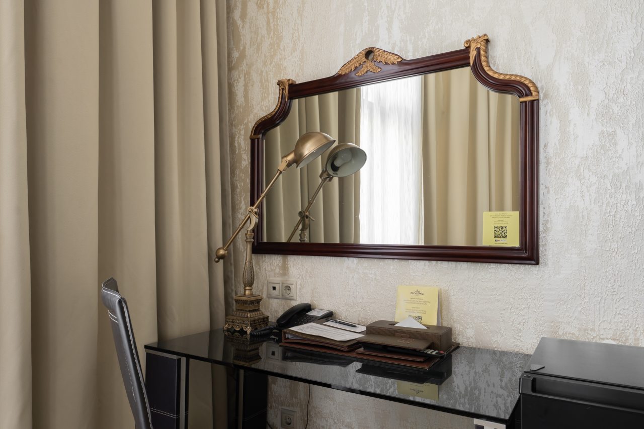 De Luxe (С двуспальной кроватью с балконом), Бутик-Отель The Rooms Boutique Hotel