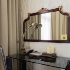 De Luxe (С двуспальной кроватью с балконом), Бутик-Отель The Rooms Boutique Hotel