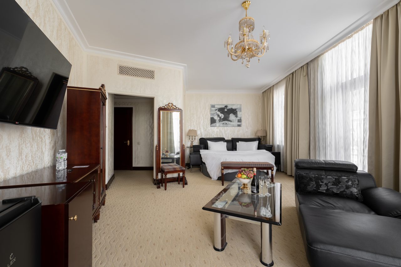 De Luxe (С двуспальной кроватью с балконом), Бутик-Отель The Rooms Boutique Hotel